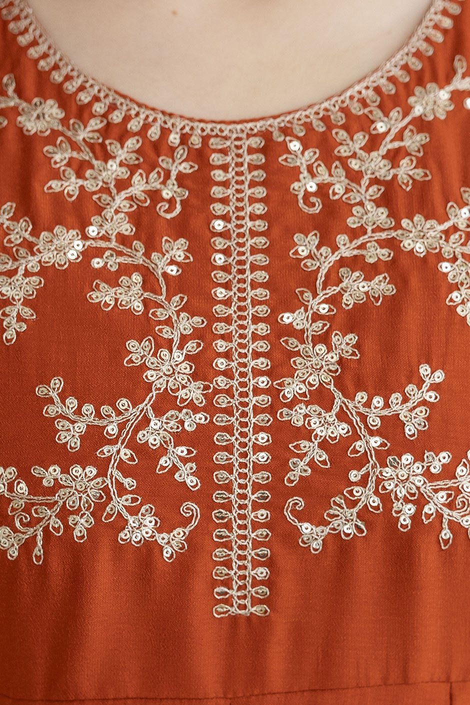Women's Embroidered Vichitra Silk Kurti Pant & Dupatta Set | AF-JANVI ORENGE
