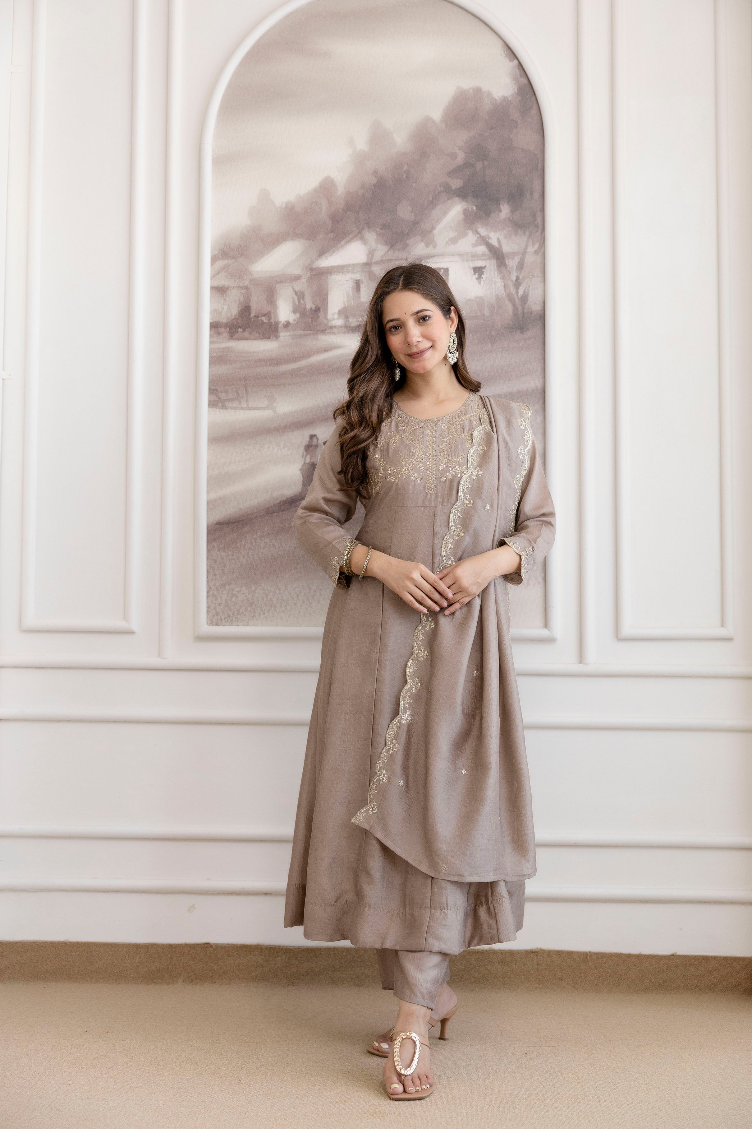 Women's Embroidered Vichitra Silk Kurti Pant & Dupatta Set | AF-JANVI CHIKU