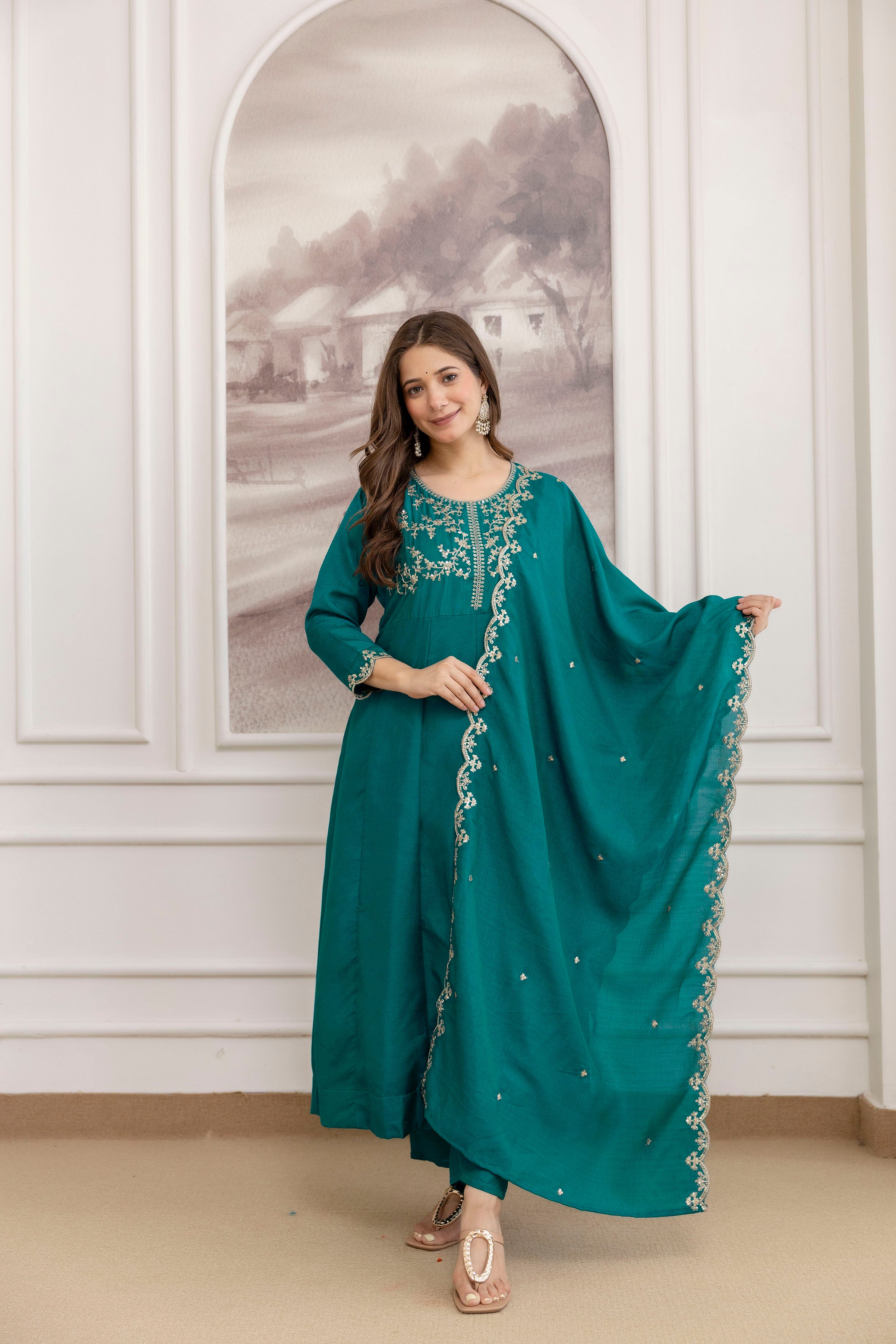Women's Embroidered Vichitra Silk Kurti Pant & Dupatta Set | AF-JANVI RAMA