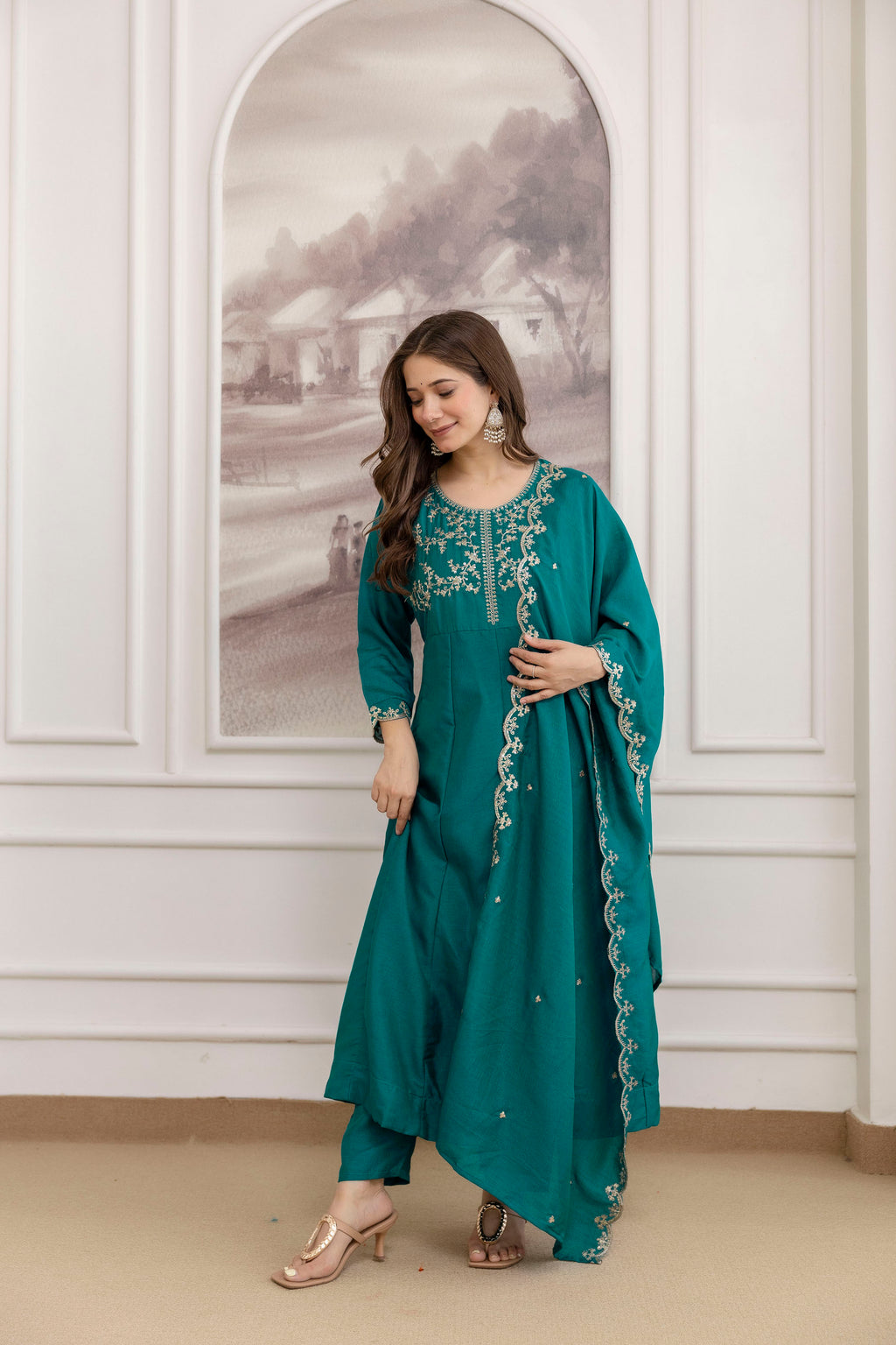 Women's Embroidered Vichitra Silk Kurti Pant & Dupatta Set | AF-JANVI RAMA
