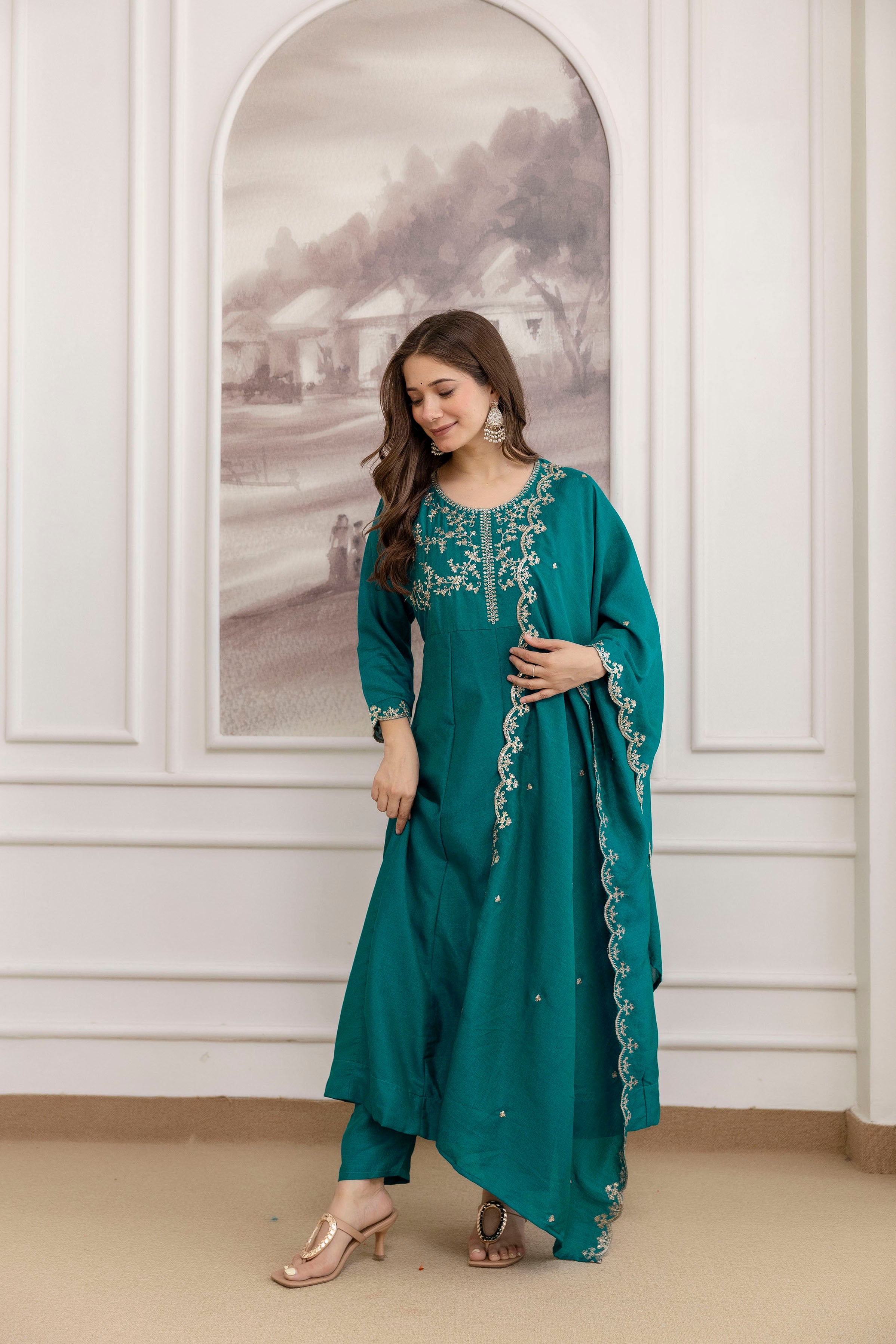 Women's Embroidered Vichitra Silk Kurti Pant & Dupatta Set | AF-JANVI RAMA