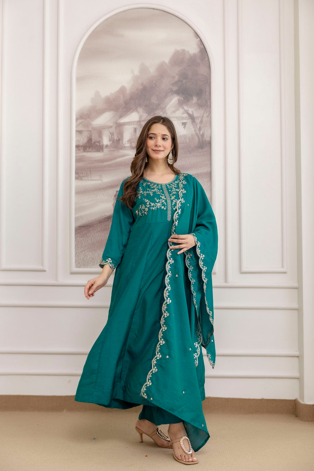 Women's Embroidered Vichitra Silk Kurti Pant & Dupatta Set | AF-JANVI RAMA