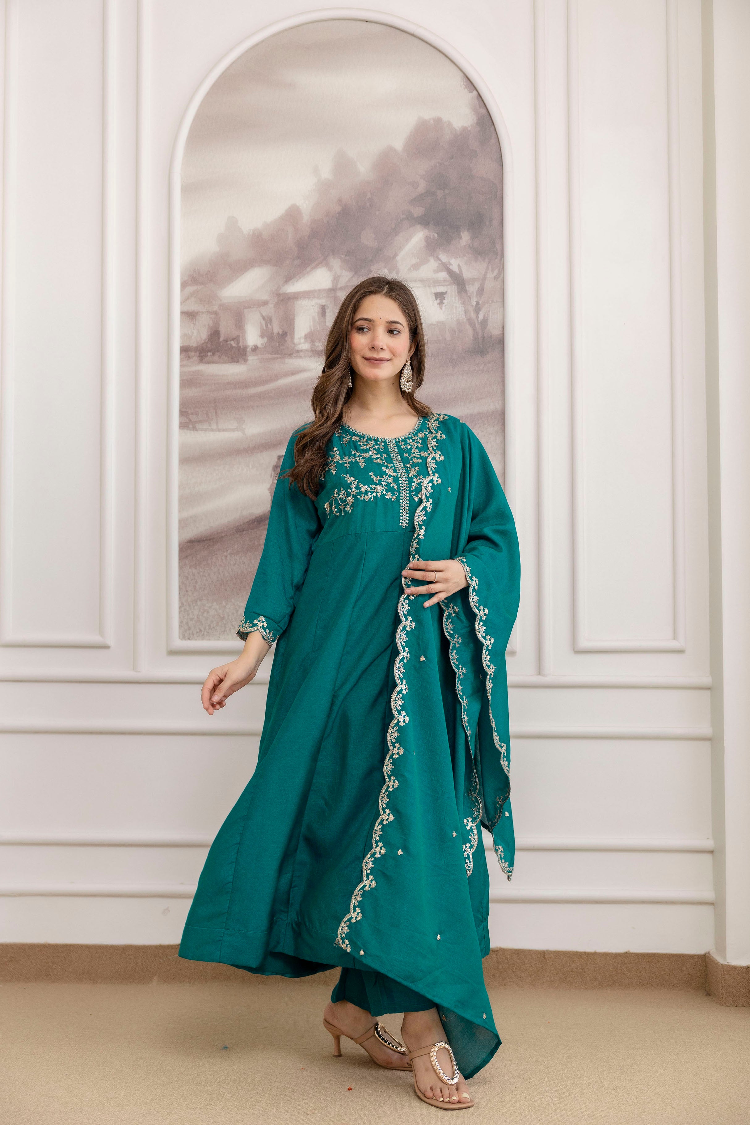 Women's Embroidered Vichitra Silk Kurti Pant & Dupatta Set | AF-JANVI RAMA