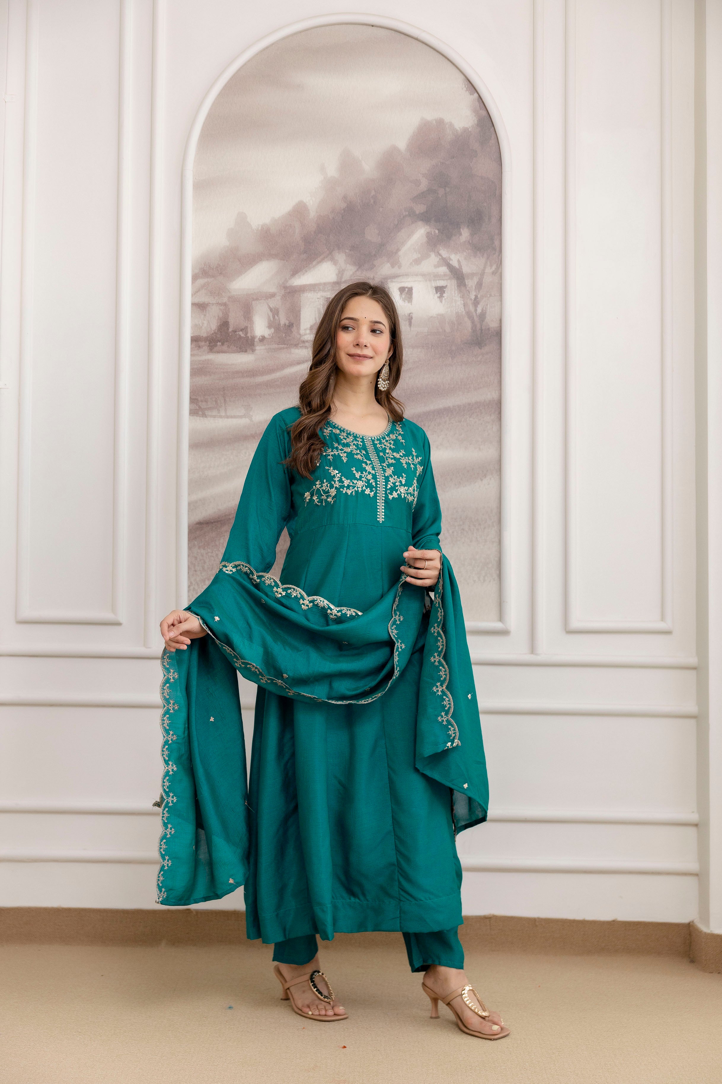 Women's Embroidered Vichitra Silk Kurti Pant & Dupatta Set | AF-JANVI RAMA