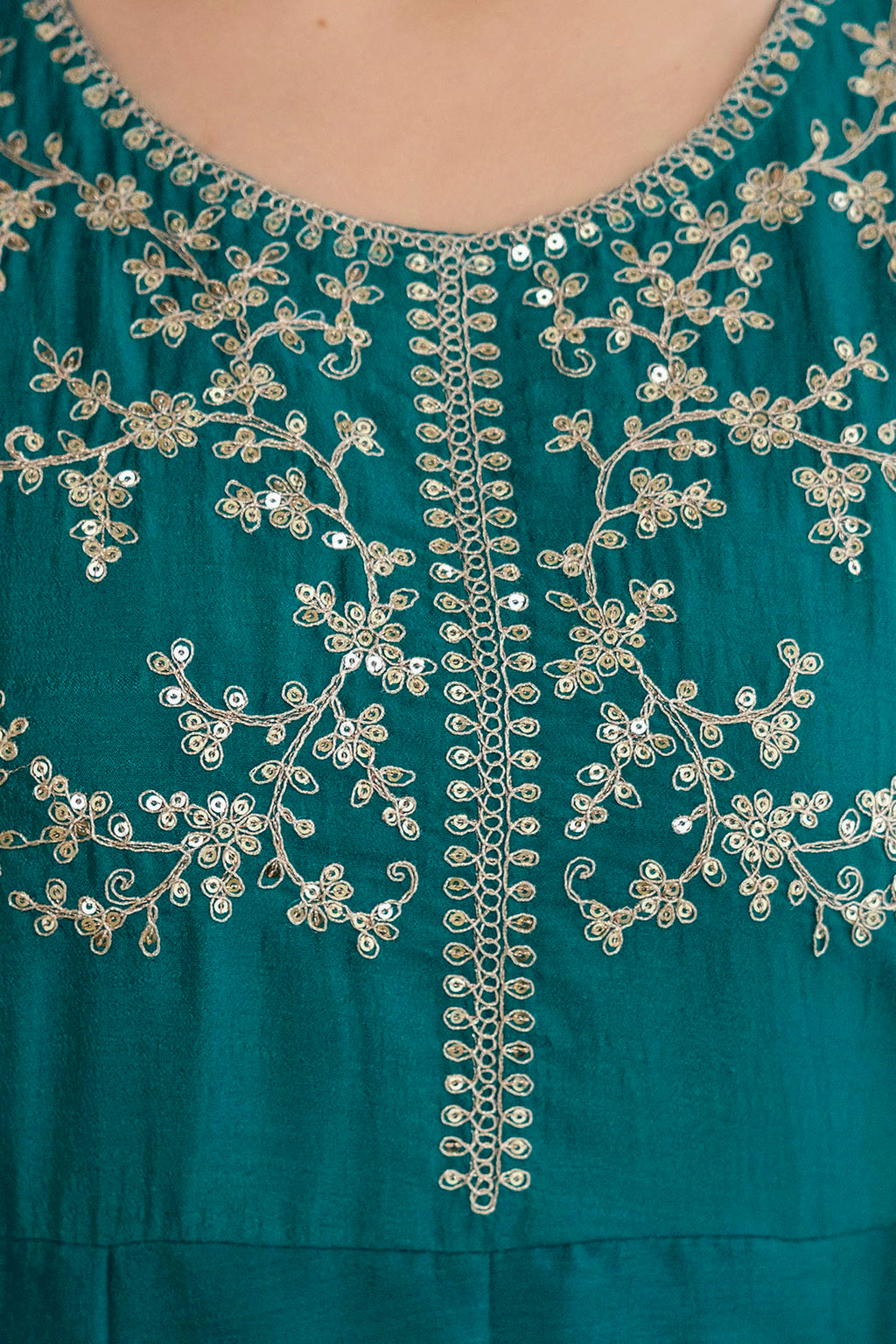 Women's Embroidered Vichitra Silk Kurti Pant & Dupatta Set | AF-JANVI RAMA