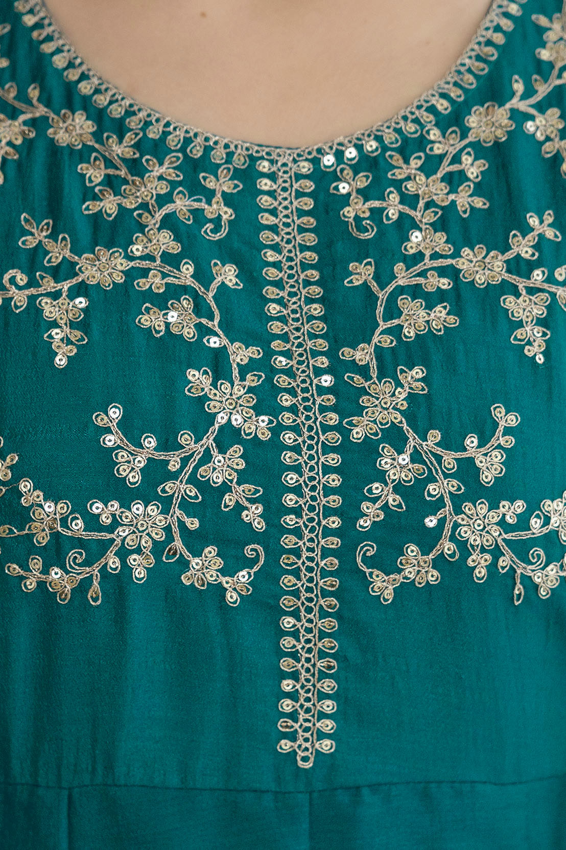 Women's Embroidered Vichitra Silk Kurti Pant & Dupatta Set | AF-JANVI RAMA