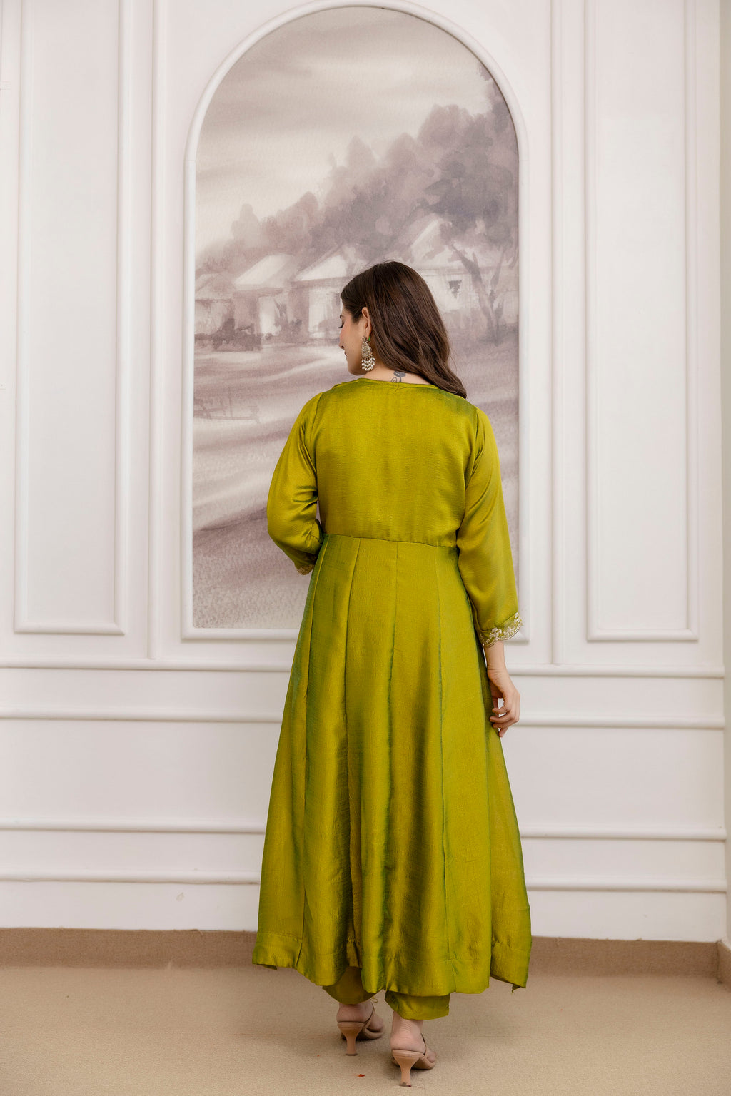 Women's Embroidered Vichitra Silk Kurti Pant & Dupatta Set | AF-JANVI PEROT