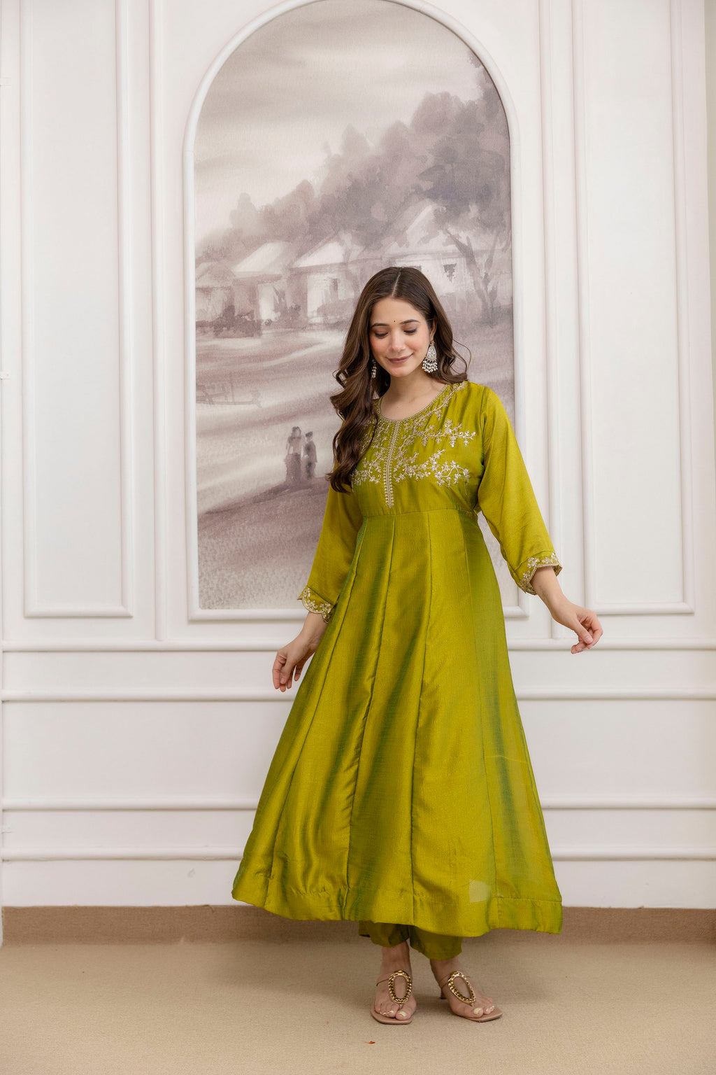 Women's Embroidered Vichitra Silk Kurti Pant & Dupatta Set | AF-JANVI PEROT