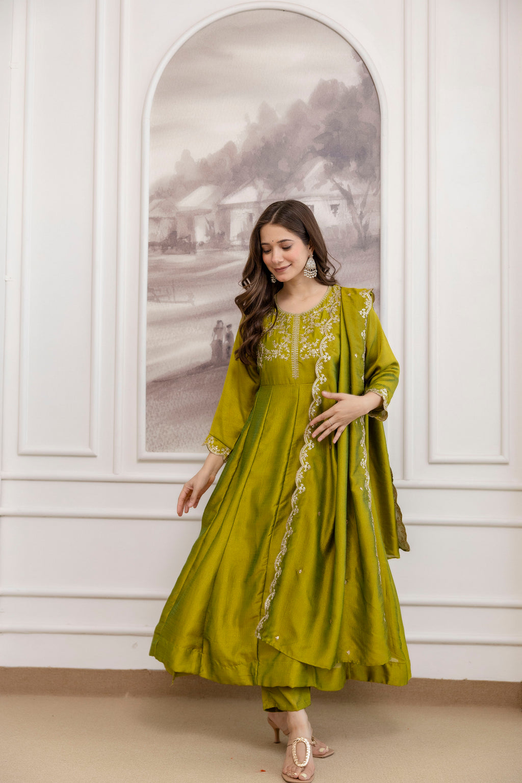 Women's Embroidered Vichitra Silk Kurti Pant & Dupatta Set | AF-JANVI PEROT