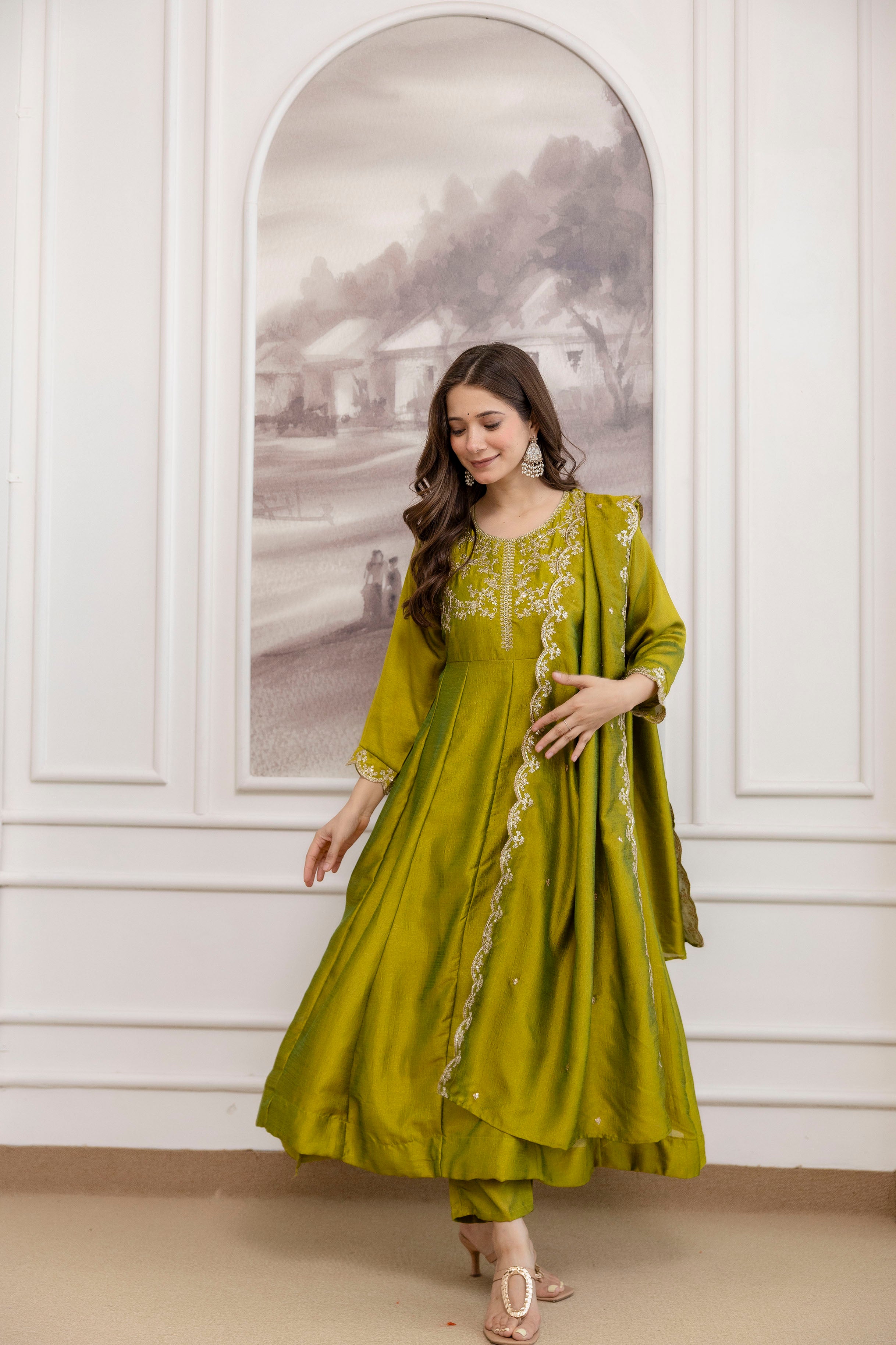 Women's Embroidered Vichitra Silk Kurti Pant & Dupatta Set | AF-JANVI PEROT