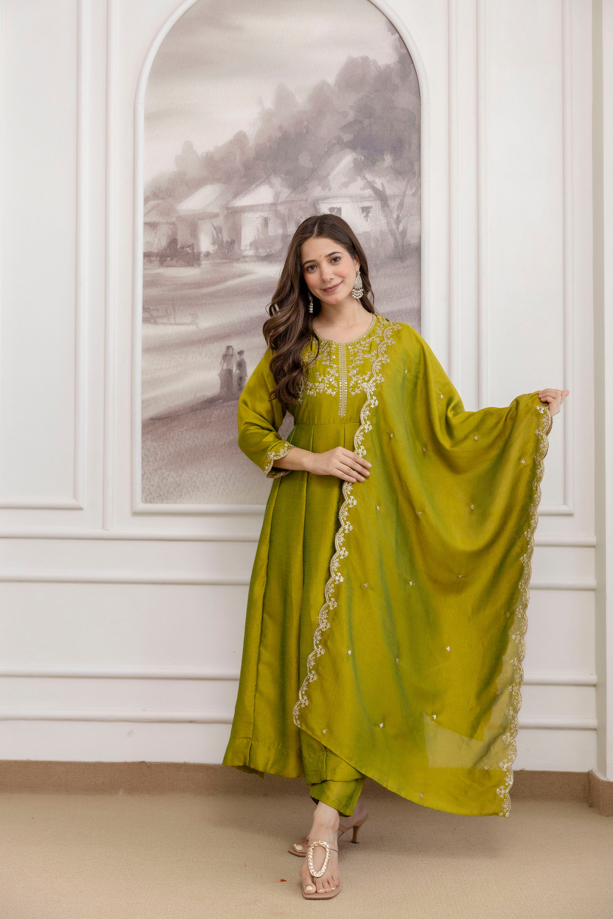 Women's Embroidered Vichitra Silk Kurti Pant & Dupatta Set | AF-JANVI PEROT