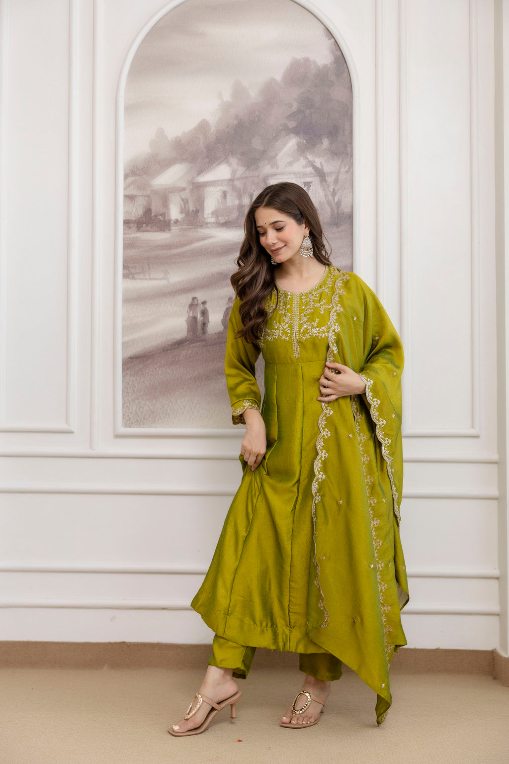 Women's Embroidered Vichitra Silk Kurti Pant & Dupatta Set | AF-JANVI PEROT