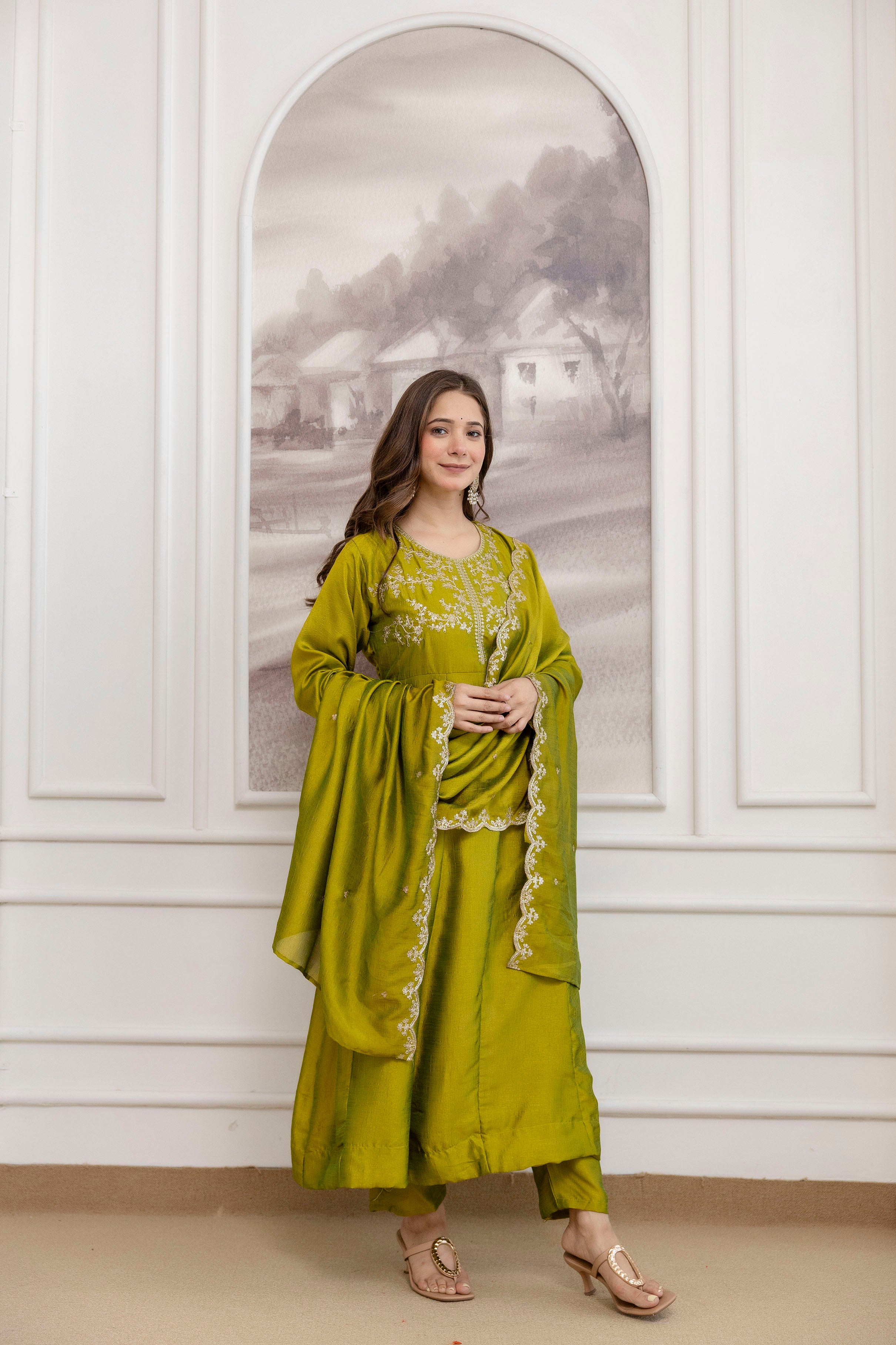 Women's Embroidered Vichitra Silk Kurti Pant & Dupatta Set | AF-JANVI PEROT