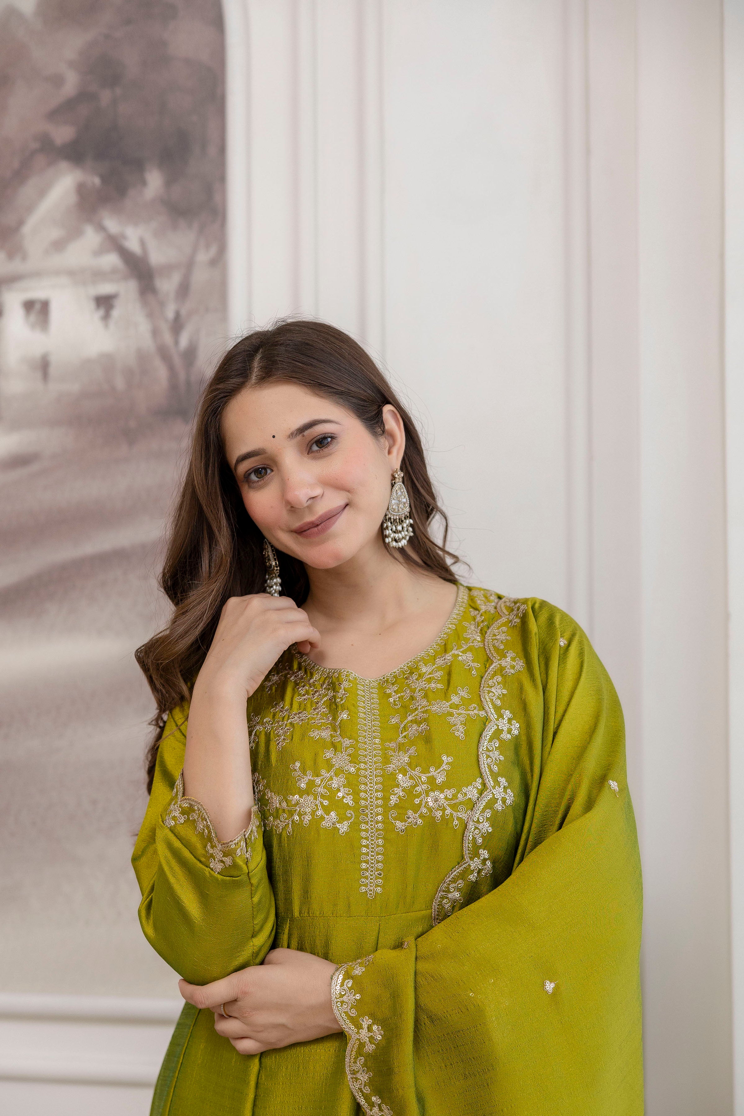 Women's Embroidered Vichitra Silk Kurti Pant & Dupatta Set | AF-JANVI PEROT
