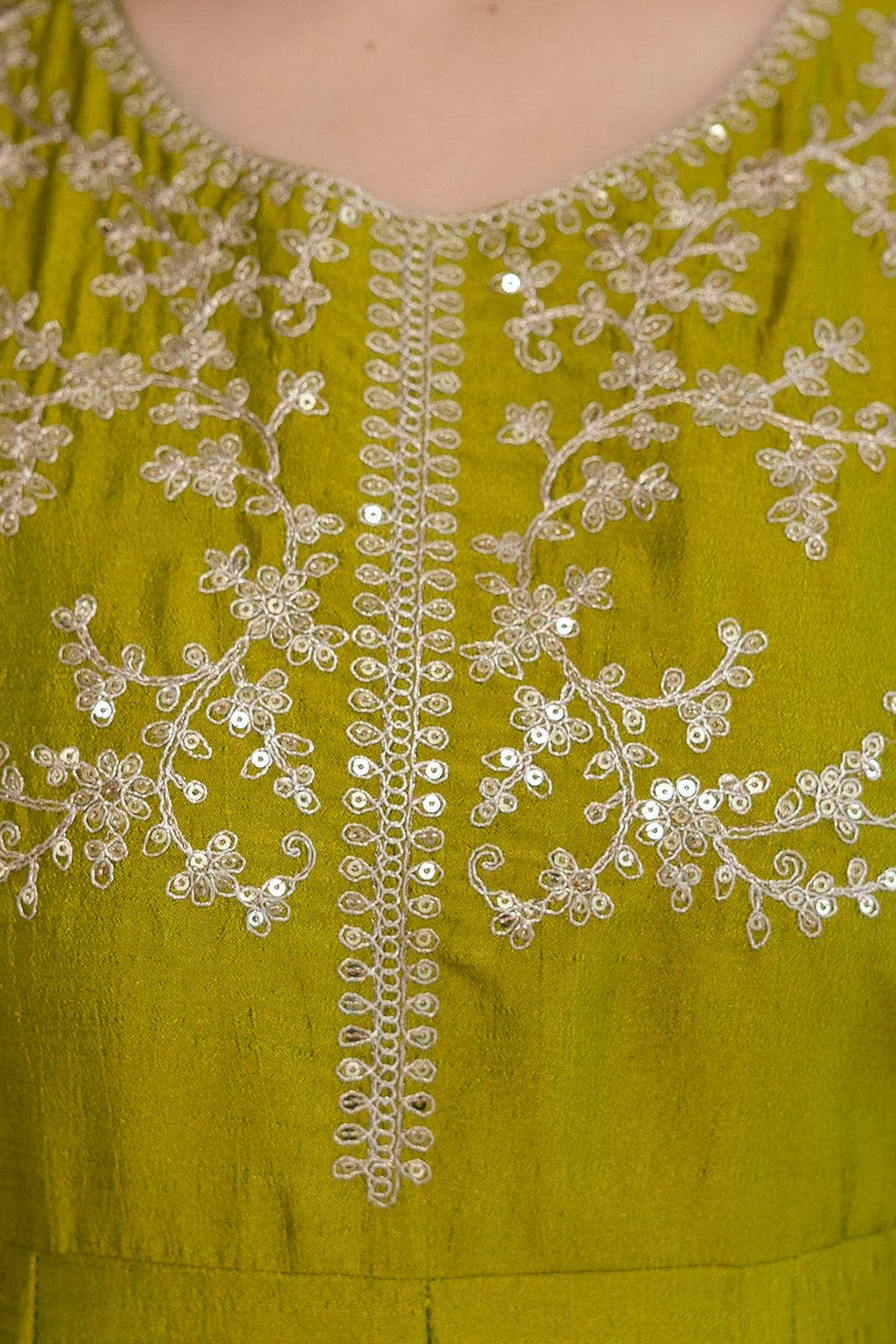 Women's Embroidered Vichitra Silk Kurti Pant & Dupatta Set | AF-JANVI PEROT