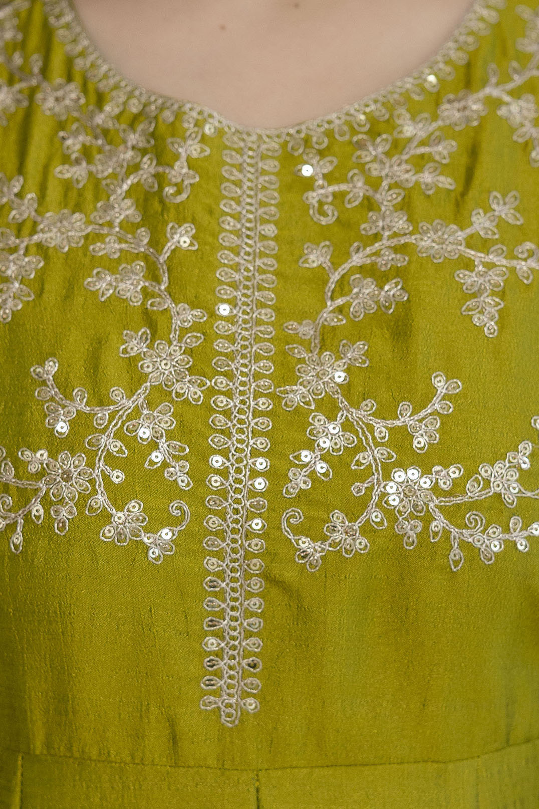 Women's Embroidered Vichitra Silk Kurti Pant & Dupatta Set | AF-JANVI PEROT