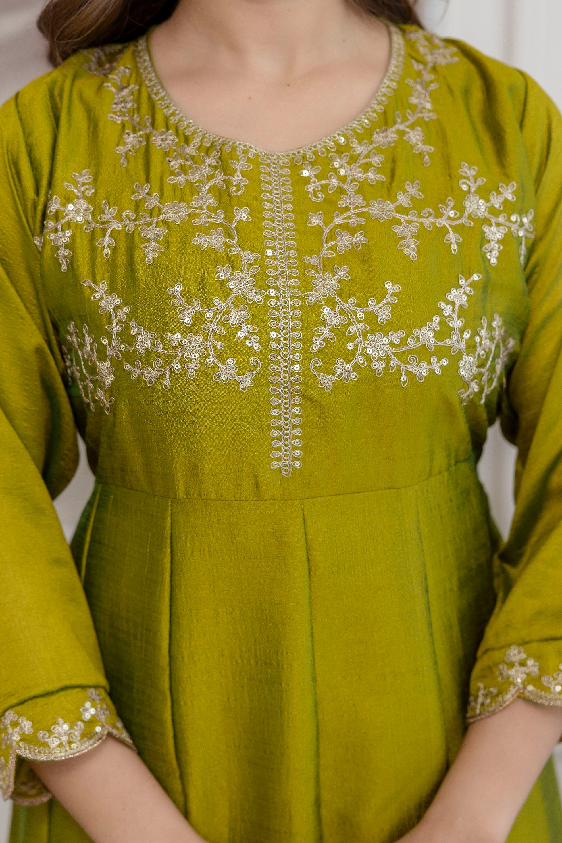 Women's Embroidered Vichitra Silk Kurti Pant & Dupatta Set | AF-JANVI PEROT
